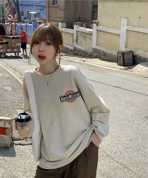 Chaco closet(チャコ クローゼット)の「バックプリントロゴオーバーサイズスウェットプルオーバー(スウェット・レディース・ネイビー/杢グレー・FREE)」の4枚目の写真