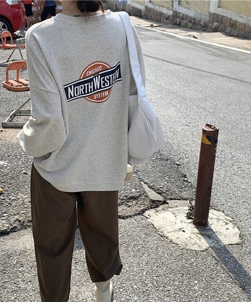 Chaco closet(チャコ クローゼット)の「バックプリントロゴオーバーサイズスウェットプルオーバー(スウェット・レディース・ネイビー/杢グレー・FREE)」の12枚目の写真