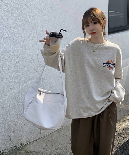 Chaco closet(チャコ クローゼット)の「バックプリントロゴオーバーサイズスウェットプルオーバー(スウェット・レディース・ネイビー/杢グレー・FREE)」の3枚目の写真