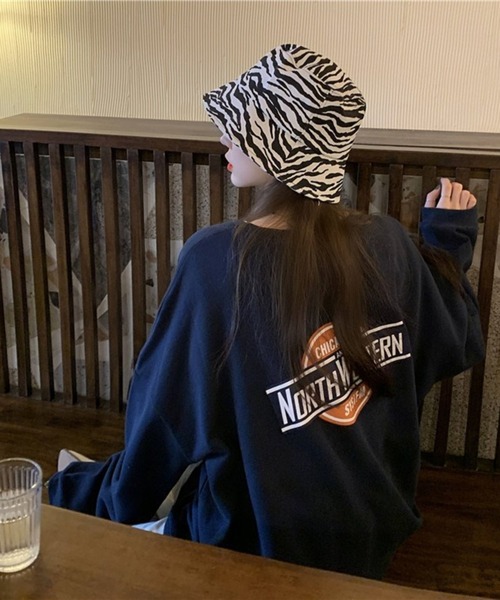 Chaco closet(チャコ クローゼット)の「バックプリントロゴオーバーサイズスウェットプルオーバー(スウェット・レディース・ネイビー/杢グレー・FREE)」の19枚目の写真