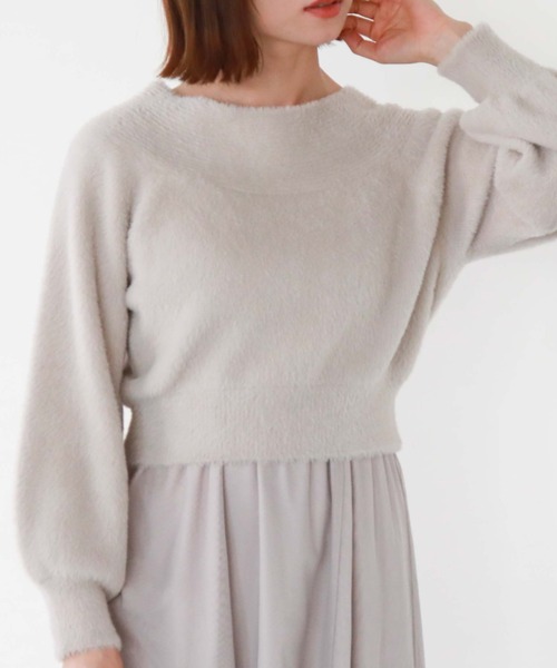 archives（アルシーヴ）の「フェザーオフショルニット×チュールキャミ