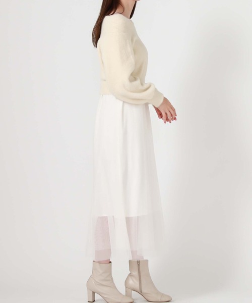 archives（アルシーヴ）の「フェザーオフショルニット×チュールキャミ