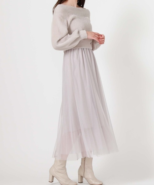 archives（アルシーヴ）の「フェザーオフショルニット×チュールキャミ