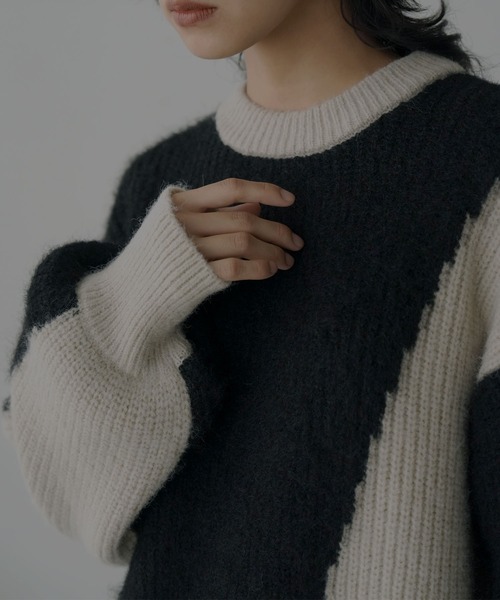 hellam（へラム）の「バイカラークルーネックニット（ニット/セーター
