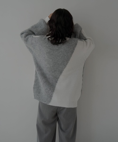 hellam（へラム）の「バイカラークルーネックニット（ニット/セーター