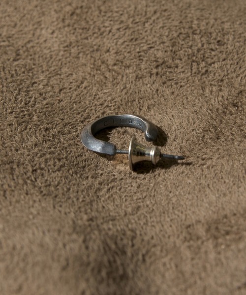 GILD(ギルド)の「GILD ギルド / Undulate hoop pierce_small シルバー925 フープピアス / G211-PC01(ピアス(片耳用)・メンズ・シルバー/ゴールド/プラチナム・FREE)」の7枚目の写真
