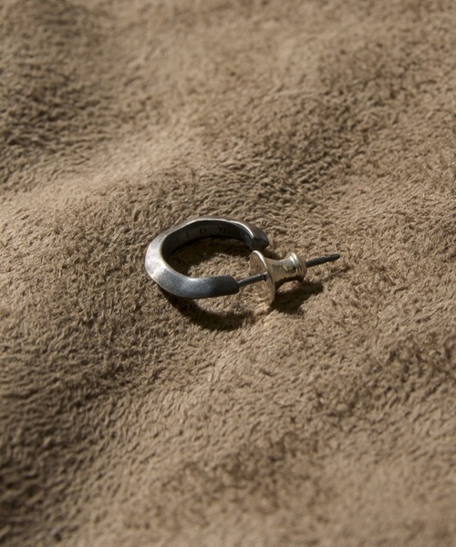 GILD(ギルド)の「GILD ギルド / Undulate hoop pierce_small シルバー925 フープピアス / G211-PC01(ピアス(片耳用)・メンズ・シルバー/ゴールド/プラチナム・FREE)」の8枚目の写真