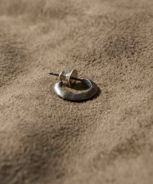 GILD(ギルド)の「GILD ギルド / Undulate hoop pierce_small シルバー925 フープピアス / G211-PC01(ピアス(片耳用)・メンズ・シルバー/ゴールド/プラチナム・FREE)」の9枚目の写真