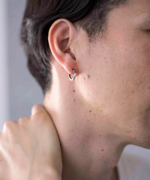 GILD(ギルド)の「GILD ギルド / Undulate hoop pierce_small シルバー925 フープピアス / G211-PC01(ピアス(片耳用)・メンズ・シルバー/ゴールド/プラチナム・FREE)」の5枚目の写真