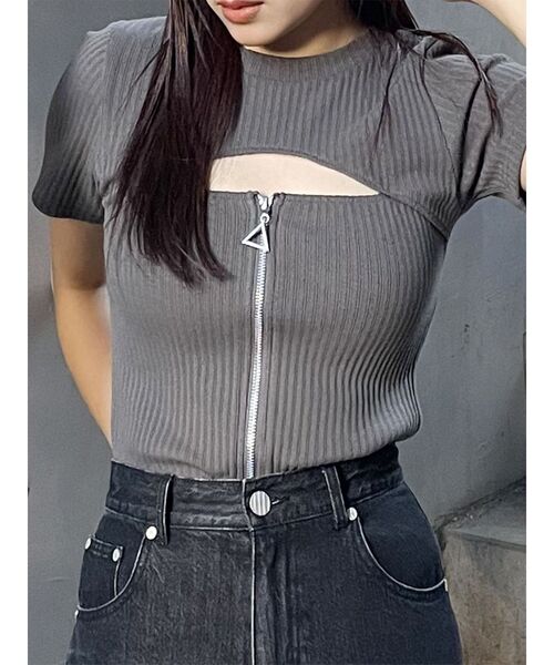 MURUA（ムルーア）の「ダブルジップカットトップス（Tシャツ/カットソー・レディース・ダークグレー/ブルー/ライトグリーン/アイボリー/ブラック・FREE）」の4枚目の写真