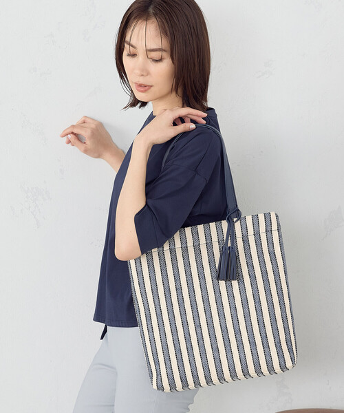 黒い合成皮革トートバッグ タッセル付き タッセル付きトートバッグ 黒い合成皮革トートバッグ タッセル付き