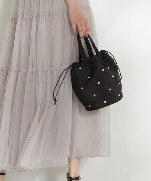 EDIT COLOGNE（エディットコロン）の「ボンディングスタッズ巾着（ショルダーバッグ・レディース・ホワイト/ブラック・ﾌﾘ-）」の4枚目の写真