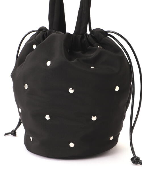 EDIT COLOGNE（エディットコロン）の「ボンディングスタッズ巾着（ショルダーバッグ・レディース・ホワイト/ブラック・ﾌﾘ-）」の10枚目の写真
