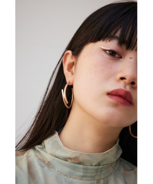 AZUL by moussy(アズールバイマウジー)の「ダルメタルニュアンスビッグフープピアス(ピアス(両耳用)・レディース・シルバー/ゴールド系その他・FREE)」の12枚目の写真