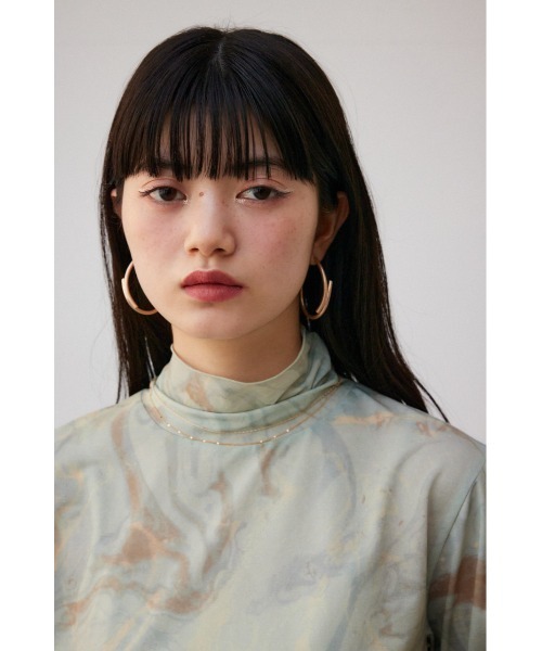 AZUL by moussy(アズールバイマウジー)の「ダルメタルニュアンスビッグフープピアス(ピアス(両耳用)・レディース・シルバー/ゴールド系その他・FREE)」の3枚目の写真