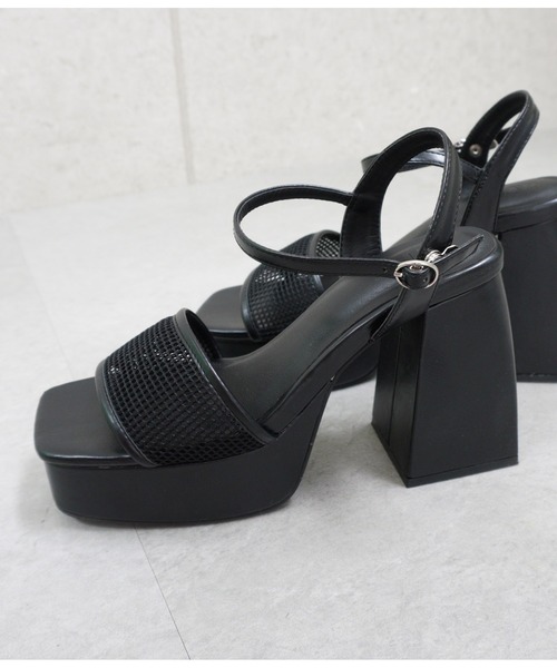 ANAP(アナップ)の「メッシュ厚底ストラップサンダル(サンダル・レディース・ホワイト/ブラック・M/L)」の17枚目の写真