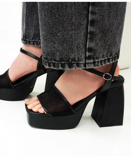 ANAP(アナップ)の「メッシュ厚底ストラップサンダル(サンダル・レディース・ホワイト/ブラック・M/L)」の7枚目の写真