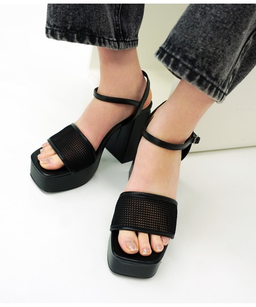 ANAP(アナップ)の「メッシュ厚底ストラップサンダル(サンダル・レディース・ホワイト/ブラック・M/L)」の8枚目の写真