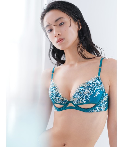 Ravijour（ラヴィジュール）の「レーシーフェザー グラマー