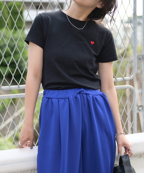 &HALF(アンドハーフ)の「ハートロゴ刺繍コンパクトTシャツ(Tシャツ/カットソー・レディース・ホワイト/ブラック・FREE)」の20枚目の写真
