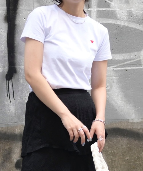&HALF(アンドハーフ)の「ハートロゴ刺繍コンパクトTシャツ(Tシャツ/カットソー・レディース・ホワイト/ブラック・FREE)」の14枚目の写真