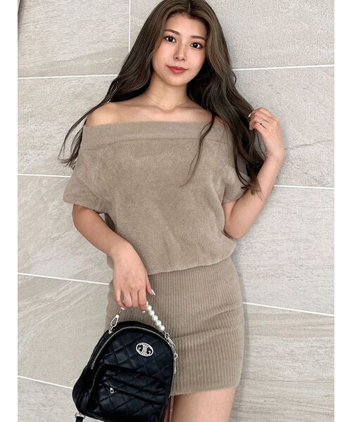 GYDA（ジェイダ）の「ブラウジングオフショルシャギーニットワンピース（ワンピース・レディース・ブラック/ベージュ/オフホワイト・FREE）」の3枚目の写真