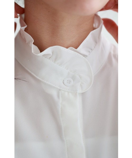 cawaii（カワイイ）の「フリル立ち襟のノースリーブシャツトップス