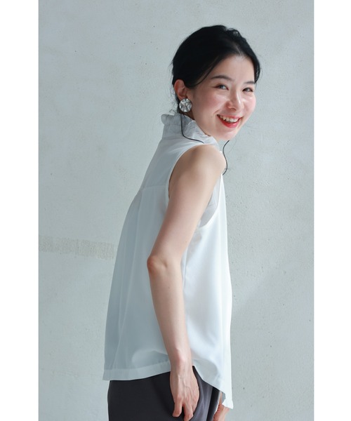 ホワイトノースリーブシャツ M cawaii（カワイイ）の「フリル立ち襟のノースリーブシャツトップス