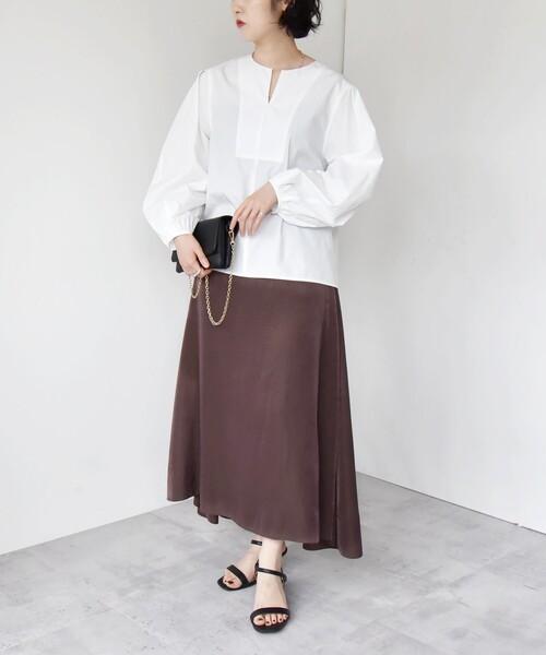 quaranciel（カランシエル）の「quaranciel:〈洗濯機可能〉タイプライター スキッパー パフ ブラウス（シャツ/ブラウス・レディース・ホワイト/チャコールグレー・ONE SIZE）」の3枚目の写真