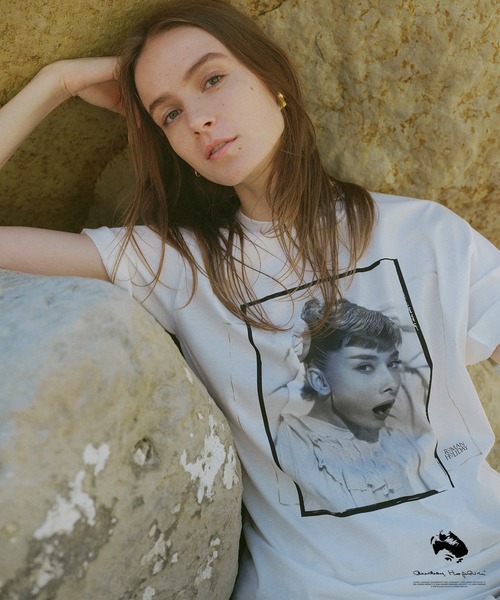 ROPE'（ロペ）の「【AUDREY HEPBURN COLLECTION BY JUN】プリントハーフスリーブ T シャツ（Tシャツ/カットソー・レディース・ホワイト系その他2/ホワイト系その他3/ホワイト系その他・FREE）」の2枚目の写真