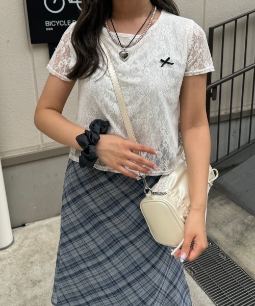 nemne store(ネンネストア)の「リボンレーストップス(Tシャツ/カットソー・レディース・ブラック/オフホワイト/ブルー・フリー)」の9枚目の写真