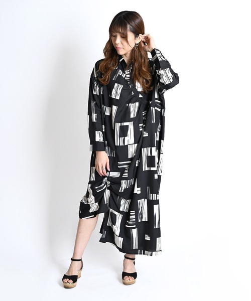 MARAI(マーライ)の「総柄 変形長袖ロングワンピース アシンメトリー カシュクール 大人カジュアル(ワンピース・レディース・グリーン/ブラック・FREE)」の5枚目の写真