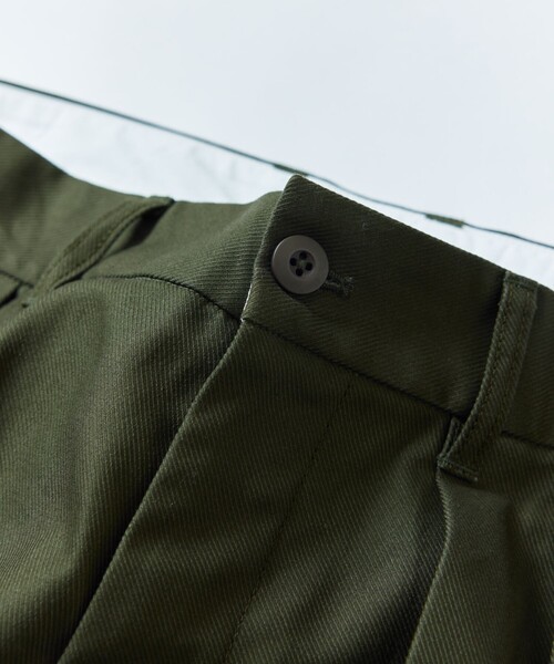 FREAK'S STORE(フリークスストア)の「限定展開 ヘビーツイル 2タック ワイドストレート スラックス(スラックス・メンズ・ブラック/オリーブ/ベージュ/ネイビー・SMALL/MEDIUM/LARGE)」の15枚目の写真
