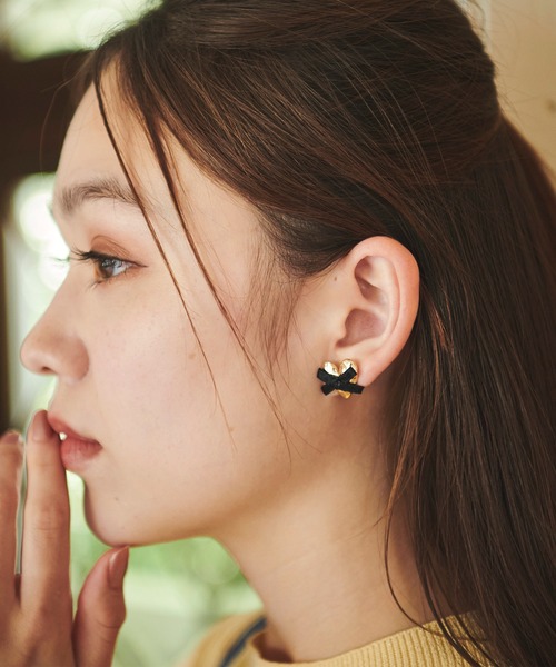 31 Sons de mode（トランテアン　ソン　ドゥ　モード）の「ハート×リボンイヤリング（イヤリング・レディース・シルバー/ゴールド・フリー）」の4枚目の写真