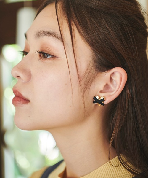 31 Sons de mode（トランテアン　ソン　ドゥ　モード）の「ハート×リボンイヤリング（イヤリング・レディース・シルバー/ゴールド・フリー）」の5枚目の写真