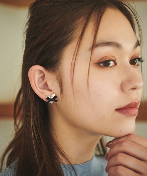 31 Sons de mode（トランテアン　ソン　ドゥ　モード）の「ハート×リボンイヤリング（イヤリング・レディース・シルバー/ゴールド・フリー）」の7枚目の写真