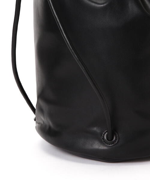 N.(N. Natural Beauty Basic)(エヌエヌナチュラルビューティーベーシック)の「◆PUボンサック(バックパック/リュック・レディース・ホワイト/ブラック・フリ-)」の16枚目の写真