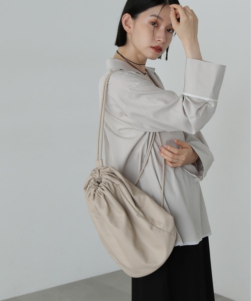 N.(N. Natural Beauty Basic)(エヌエヌナチュラルビューティーベーシック)の「◆PUボンサック(バックパック/リュック・レディース・ホワイト/ブラック・フリ-)」の2枚目の写真