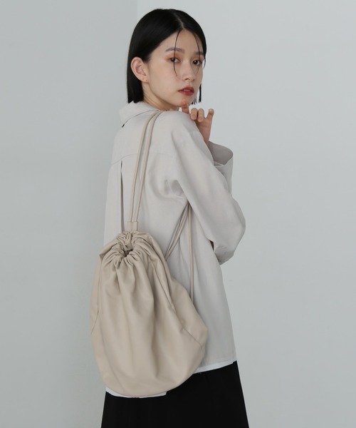 N.(N. Natural Beauty Basic)(エヌエヌナチュラルビューティーベーシック)の「◆PUボンサック(バックパック/リュック・レディース・ホワイト/ブラック・フリ-)」の3枚目の写真