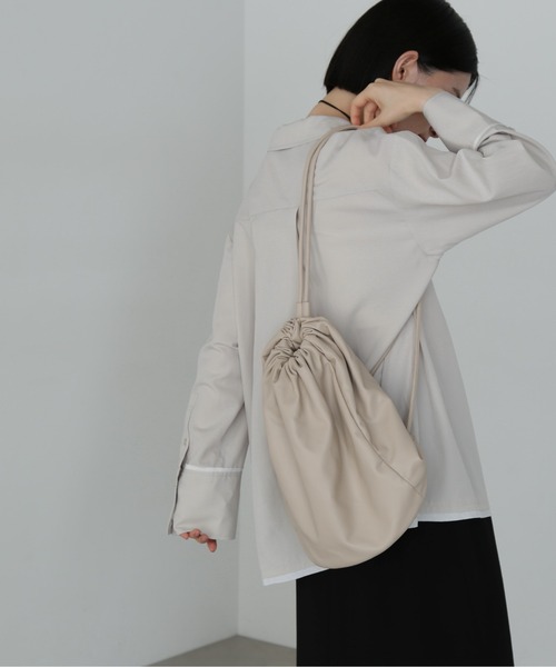 N.(N. Natural Beauty Basic)(エヌエヌナチュラルビューティーベーシック)の「◆PUボンサック(バックパック/リュック・レディース・ホワイト/ブラック・フリ-)」の4枚目の写真