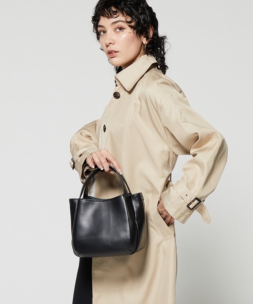 Y'SACCS（イザック）の「イタリアンシープ 2wayラウンドトート（トートバッグ・レディース・グレイッシュベージュ/ブラック/ライトグリーン/ネイビー・FREE）」の9枚目の写真