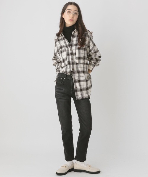 saloon（サルーン）の「SALOON(サルーン)/スリムテーパードデニムパンツ（デニムパンツ・レディース・ブラック・SMALL）」の7枚目の写真