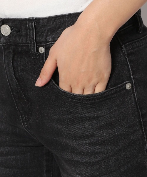 saloon（サルーン）の「SALOON(サルーン)/スリムテーパードデニムパンツ（デニムパンツ・レディース・ブラック・SMALL）」の15枚目の写真