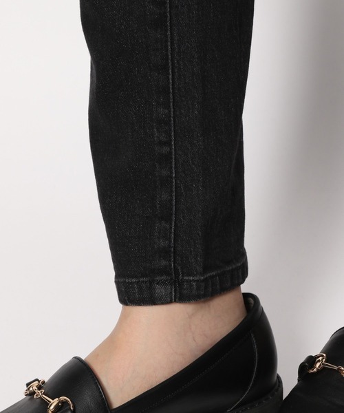 saloon（サルーン）の「SALOON(サルーン)/スリムテーパードデニムパンツ（デニムパンツ・レディース・ブラック・SMALL）」の17枚目の写真