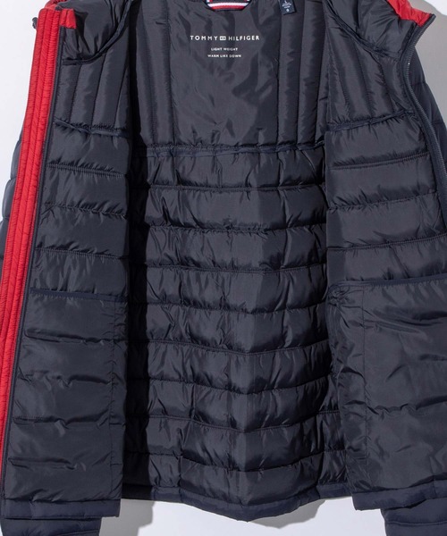 TOMMY HILFIGER(トミーヒルフィガー)の「TOMMY HILFIGER NYLON QUILTED HOODY トミーヒルフィガー 中わた ジャケット(ダウンジャケット/コート・メンズ・ネイビー系1/ネイビー/トリコロール・SMALL/MEDIUM/LARGE)」の11枚目の写真