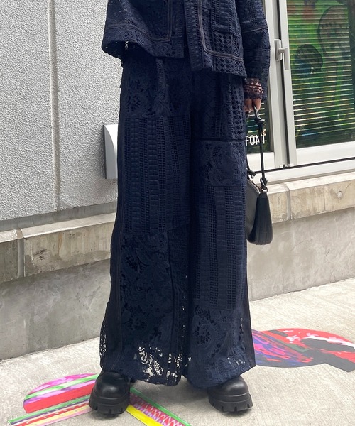 AULA AILA（アウラアイラ）の「デニムコンビネーションレースワイドパンツ（デニムパンツ・レディース・インディゴブルー/ホワイト/ブラック・0/1）」の4枚目の写真