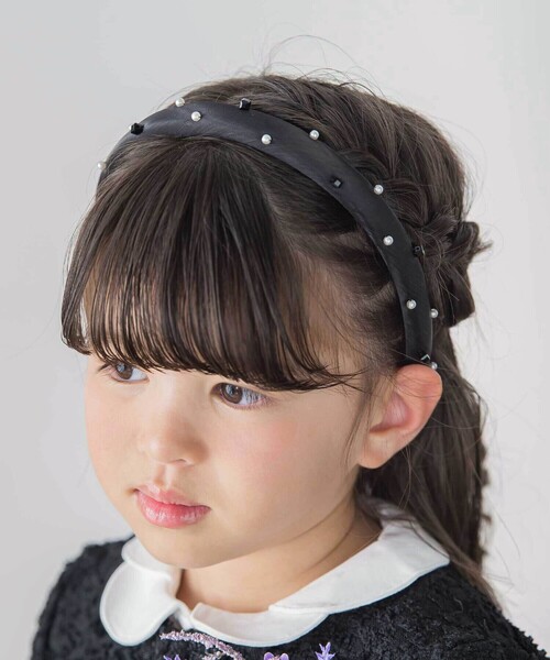 BeBe Petits Pois Vert（ベベプチポワヴェール）の「【店舗限定】パール＆ストーンカチューシャ（カチューシャ・キッズ・ピンク/ブラック・FREE）」の3枚目の写真