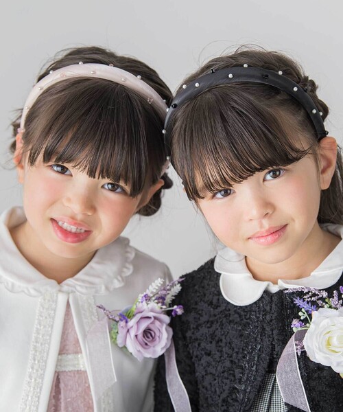 BeBe Petits Pois Vert（ベベプチポワヴェール）の「【店舗限定】パール＆ストーンカチューシャ（カチューシャ・キッズ・ピンク/ブラック・FREE）」の4枚目の写真