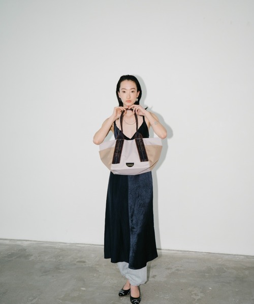 THEATRE PRODUCTS（シアタープロダクツ）の「バイカラーアウトポケットJQテープバッグ-L-（トートバッグ・レディース・ブラック/ベージュ・FREE）」の19枚目の写真