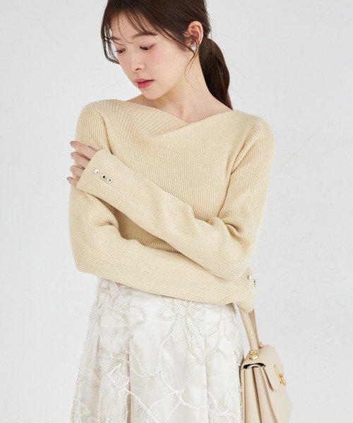 tocco closet（トッコ　クローゼット）の「【ZOZO限定】アシンメトリーネックラメニットトップス（ニット/セーター・レディース・ブラック/ブルー/イエロー/グリーン/ピンク/ネイビー/オフホワイト/アイボリー・M）」の3枚目の写真